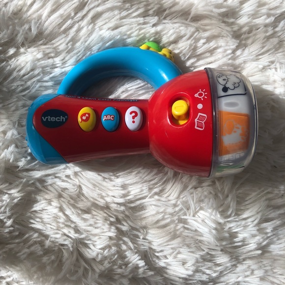 VTech Spin & Learn Color Flashlight - Picture 2 of 5
